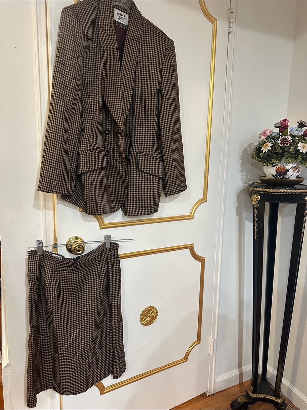 Kasper size 8P blazer and skirt set